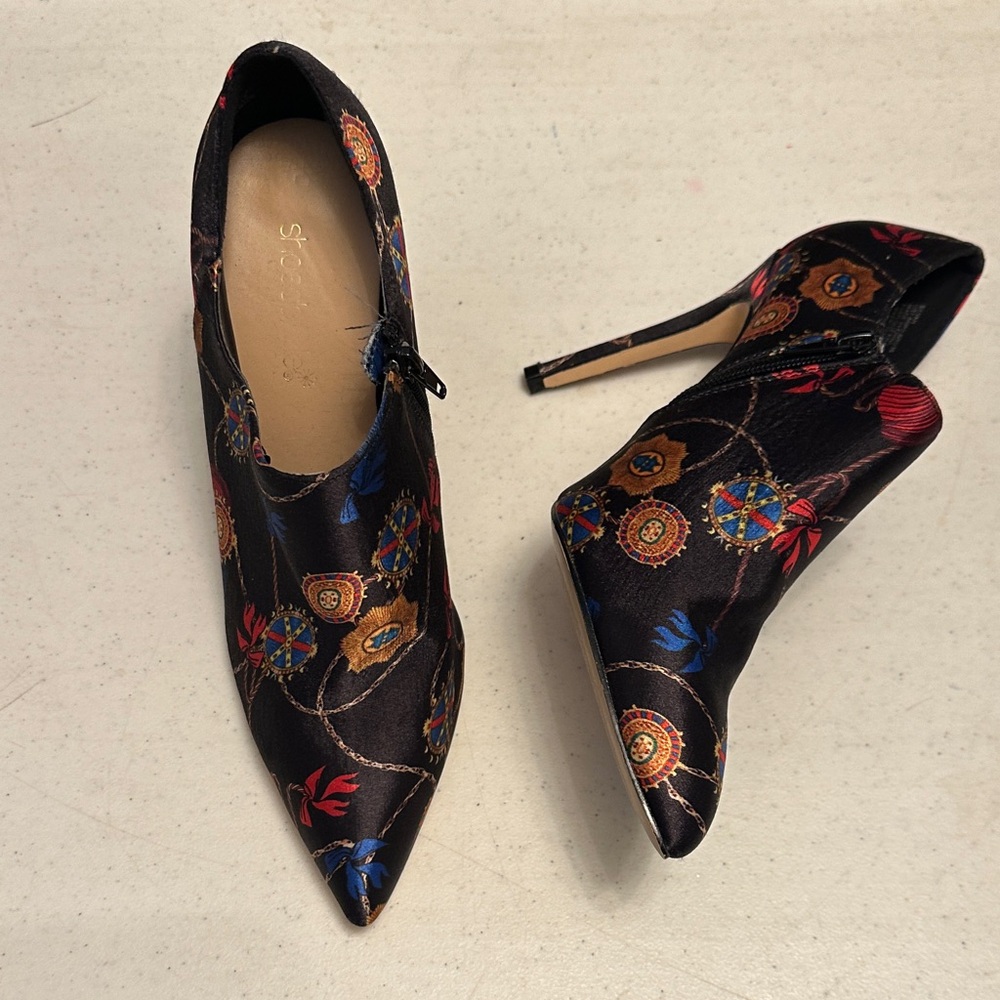 Shoe Dazzle Silvan Sz 7 Black Heels with Colorful Designer Design